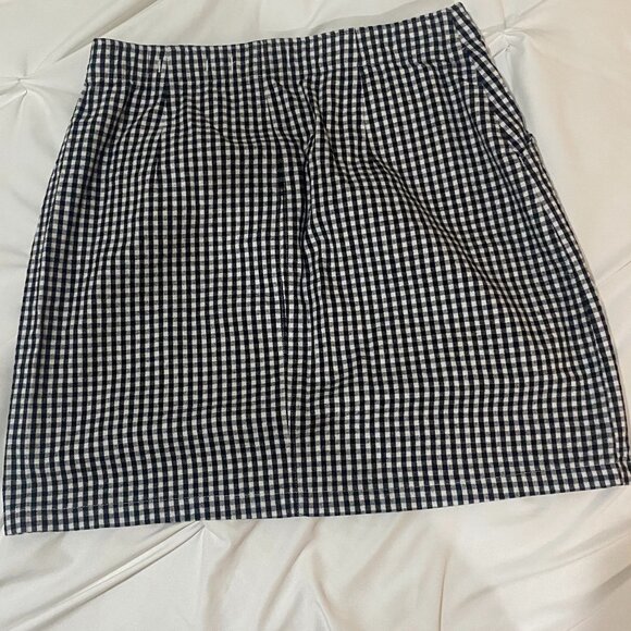 Black and White Plaid Skirt Hollister Medium - Picture 3 of 4